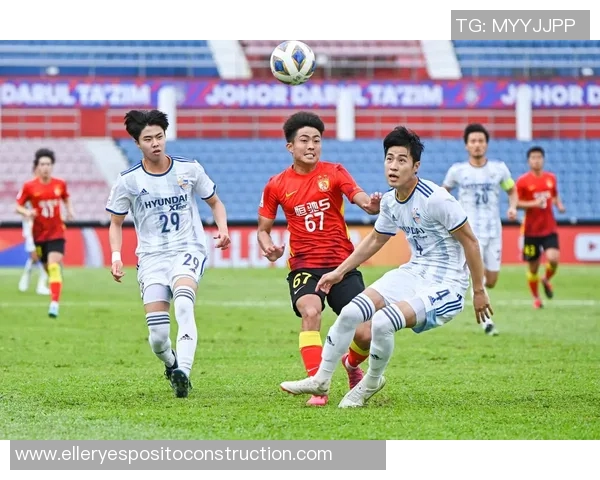 广州足球队区域防守体系的战术解析与实践探讨