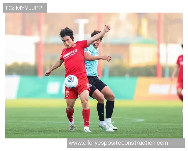 上海足球队状态引发热议球迷与专家观点交锋分析 上海足球队状态引发热议球迷与专家观点交锋分析