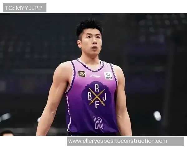 邹雨宸：从篮球新星到职业生涯的辉煌之路探索与成长的故事
